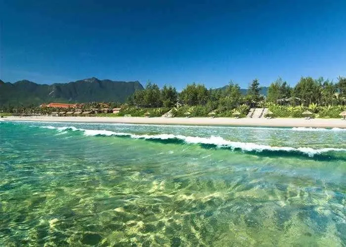 Top 10 Bãi biển thu hút khách du lịch nhất mùa hè